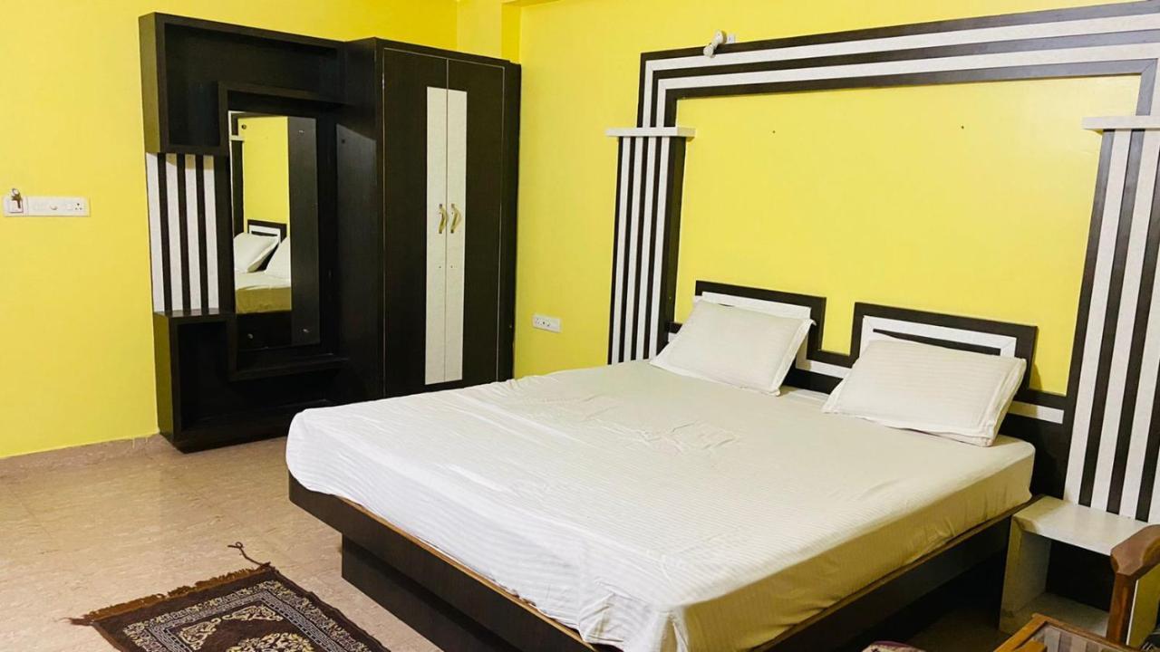 Hotel M J Residency Puri Buitenkant foto