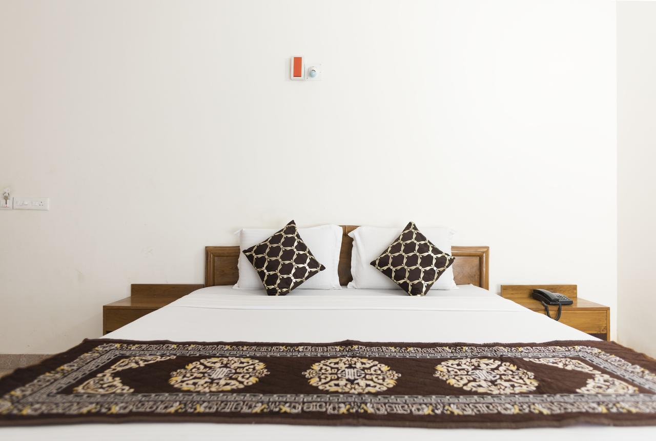 Hotel M J Residency Puri Buitenkant foto