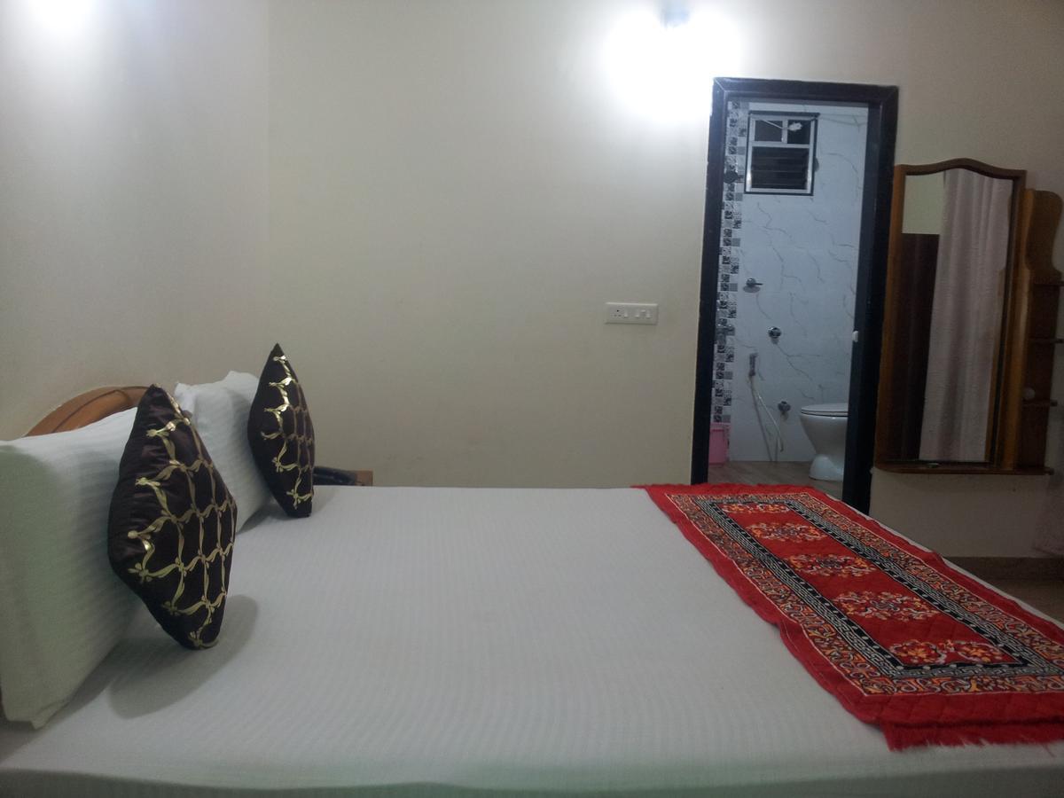 Hotel M J Residency Puri Buitenkant foto