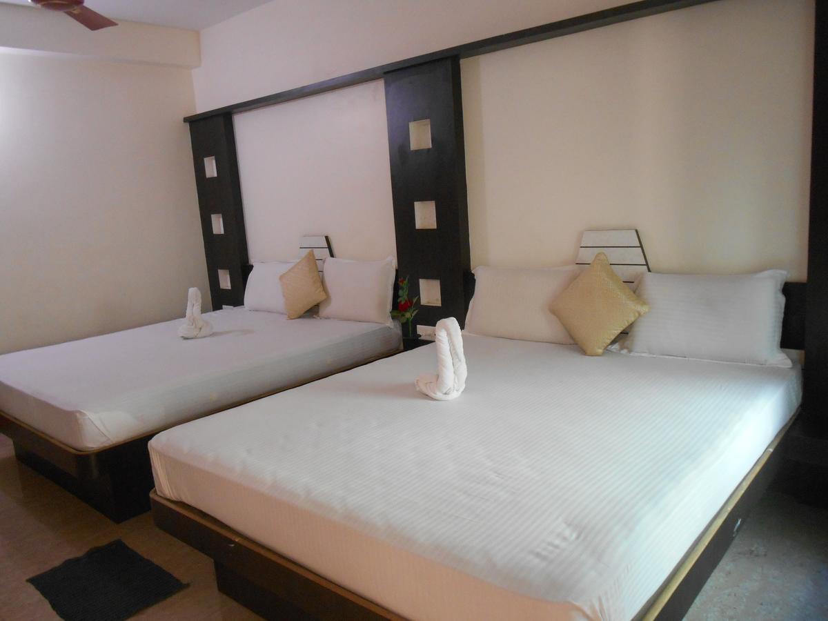 Hotel M J Residency Puri Buitenkant foto