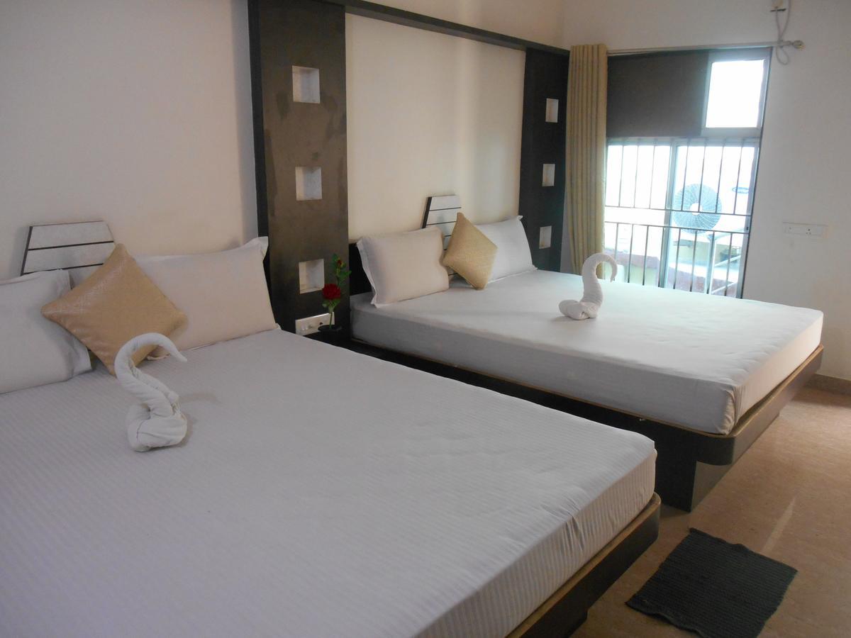Hotel M J Residency Puri Buitenkant foto