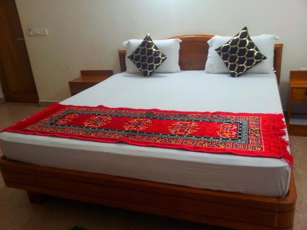 Hotel M J Residency Puri Buitenkant foto