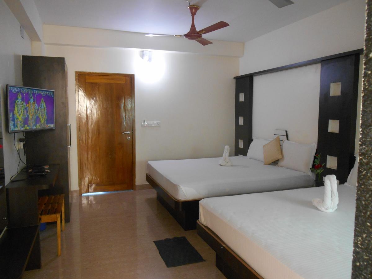 Hotel M J Residency Puri Buitenkant foto