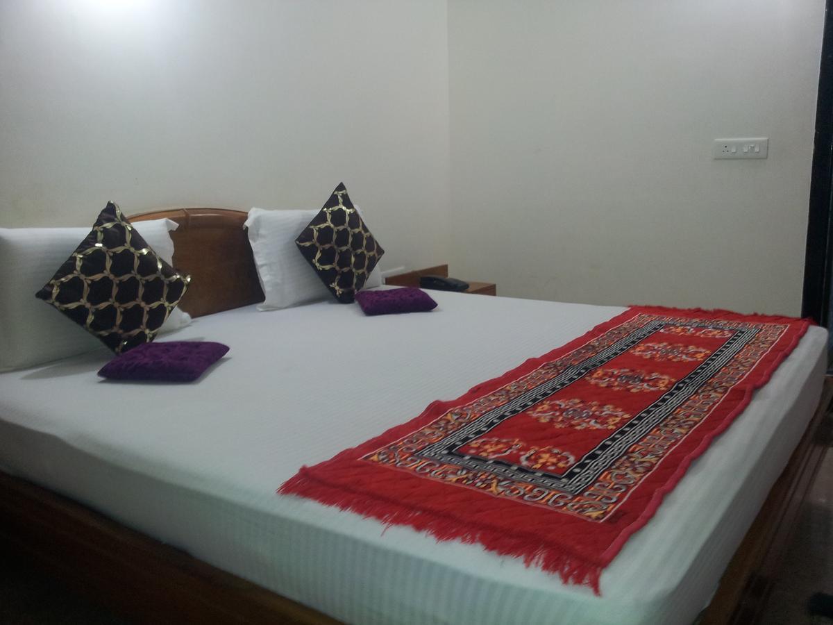 Hotel M J Residency Puri Buitenkant foto