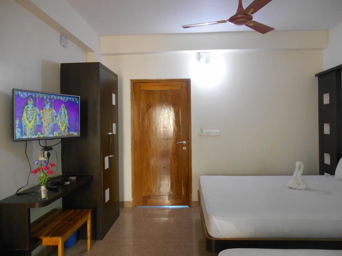 Hotel M J Residency Puri Buitenkant foto